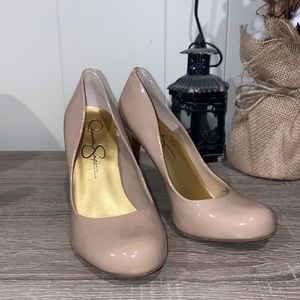 Nude Pumps